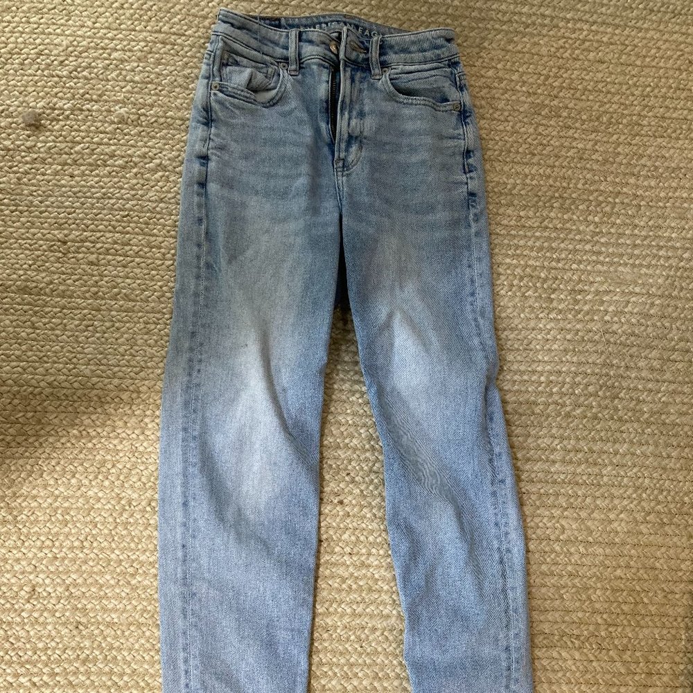 American Eagle High Rise Mom Straight Stretch Jeans; In 00